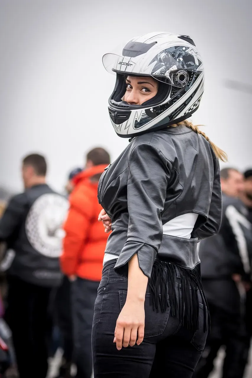 Jak wybrać damską kurtkę motocyklową